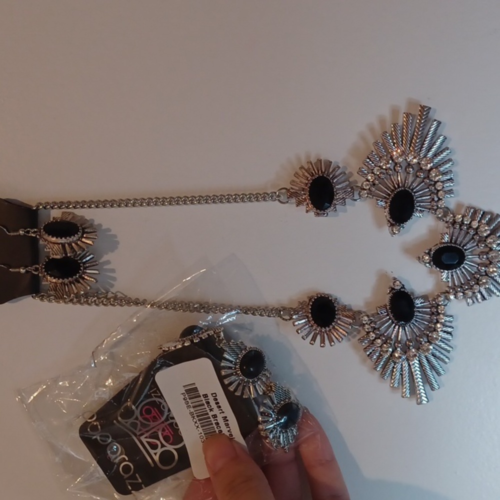 SILVER SPIKE SET. Large set